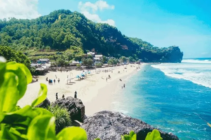 Pok Tunggal Beach, a Hidden Beach with Natural Beauty in Gunung Kidul